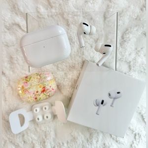 Apple AirPods Pro MagSafe Charging Case BUNDLE w/ Cover, Box, Ear Tips LIKE NEW